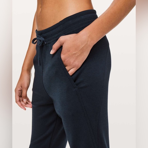 Lululemon City Sleek Sweatpant *28" True Navy Size 6 - Picture 4 of 12